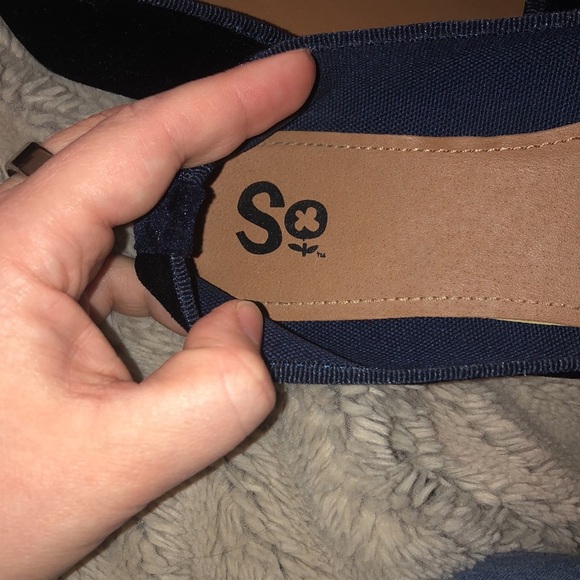 NWOT SO Velvet Loafers, size 6 - Picture 6 of 7